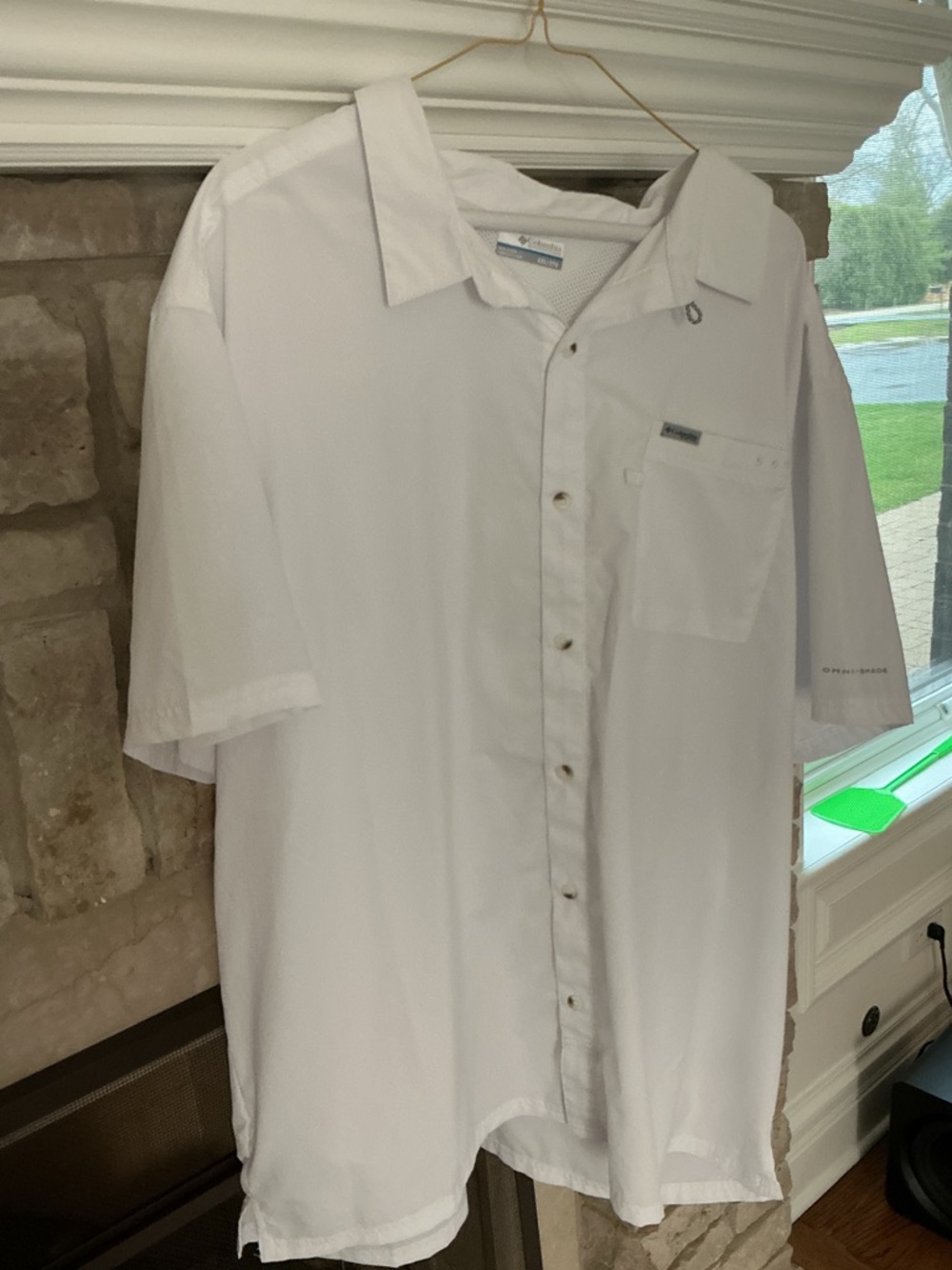 Columbia Men’s White Short-Sleeve fishing Button-Down Camp Shirt